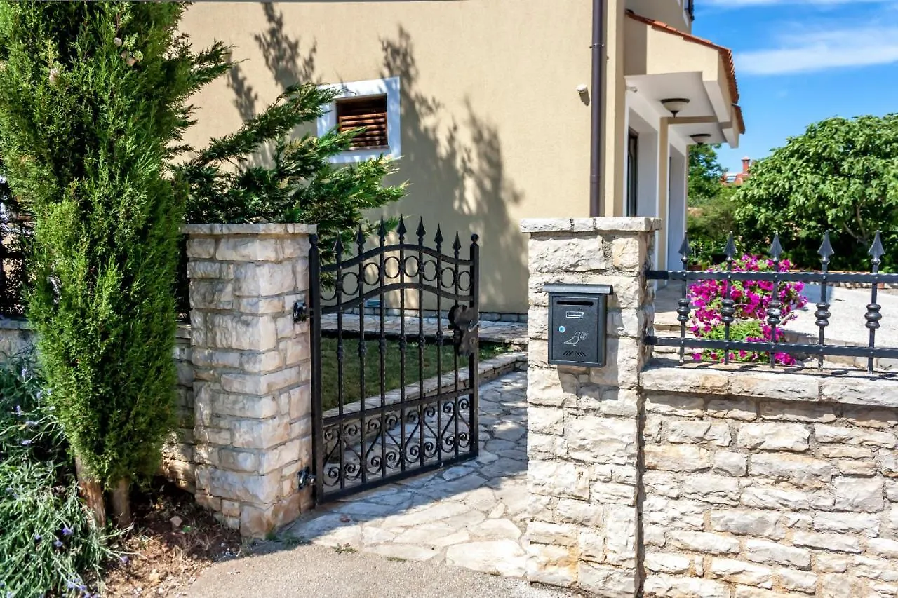 Appartamento Angelina'S Garden Place, Max 6 Persons, Near Pula Marčana Croazia